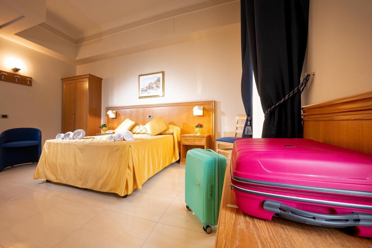 Hotel Sabbie D'Oro Giardini-Naxos Exterior foto