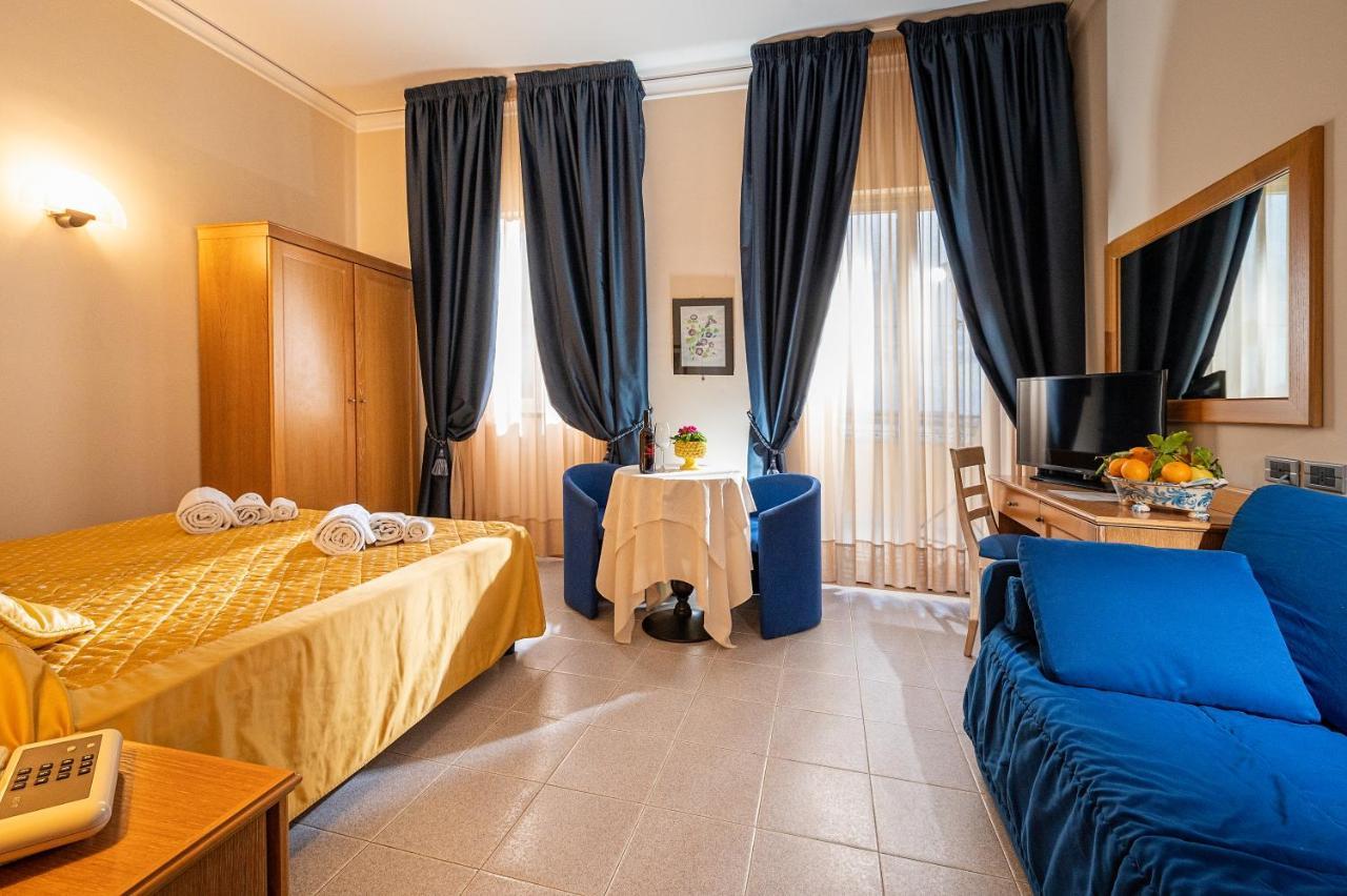 Hotel Sabbie D'Oro Giardini-Naxos Exterior foto