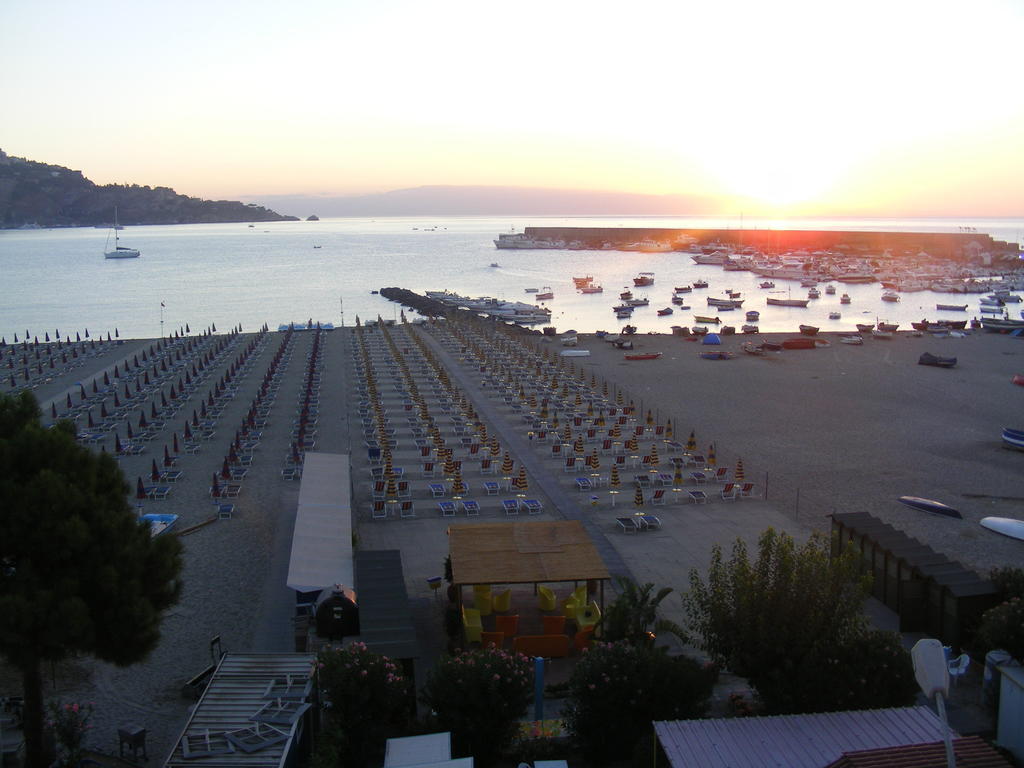 Hotel Sabbie D'Oro Giardini-Naxos Exterior foto